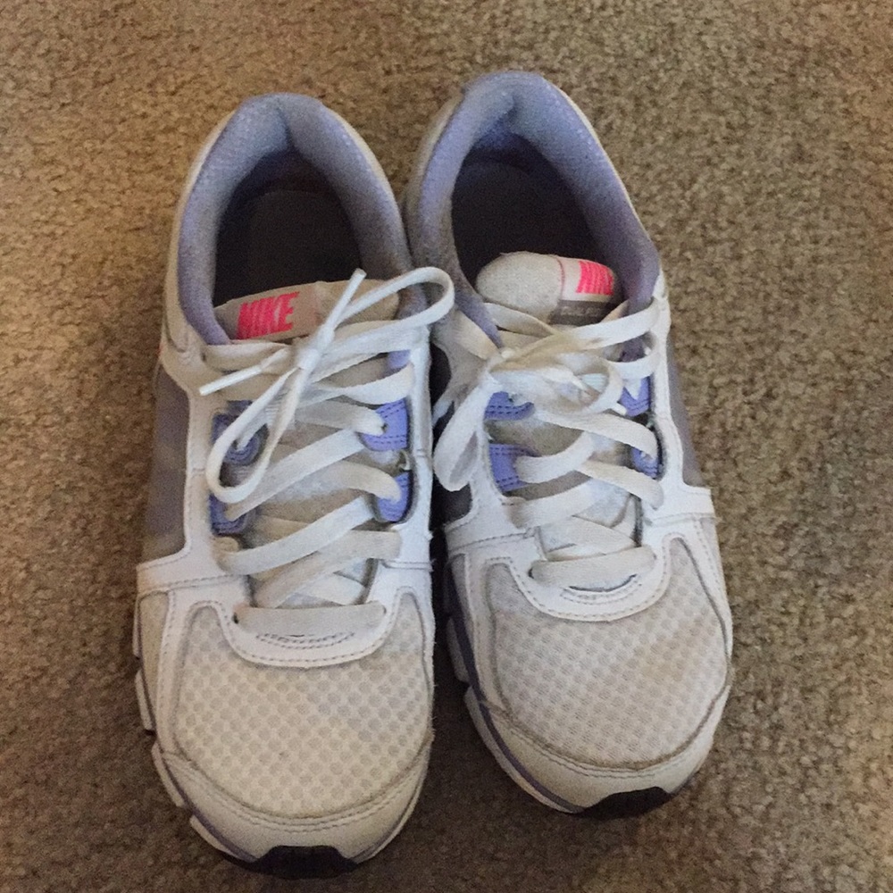 Nike tennis shoes